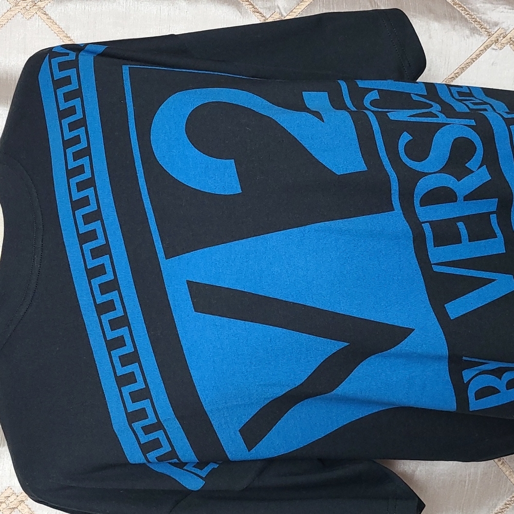VERSACE V2 black men's t-shirt with blue logo size S - Picture 2 of 10